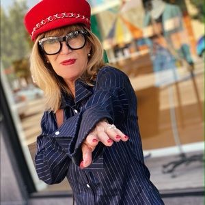 Meet your Posher, Laurie